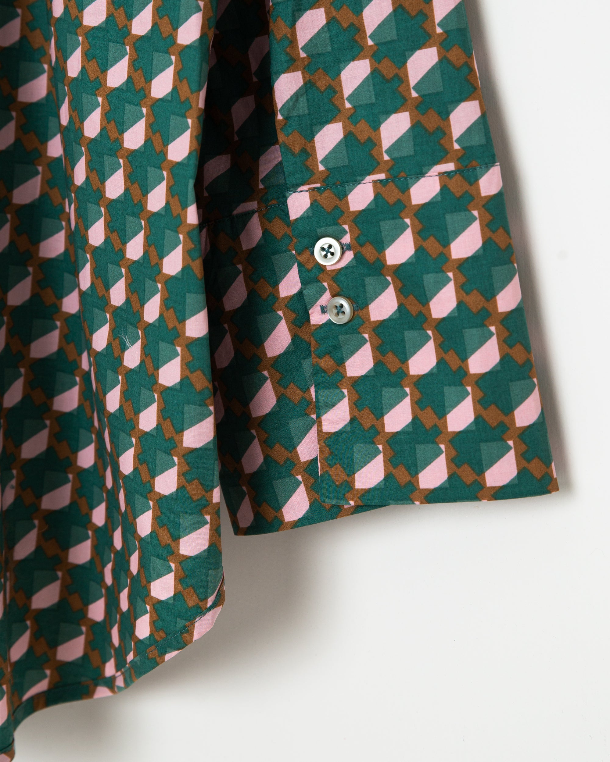Geometrical Button Up
