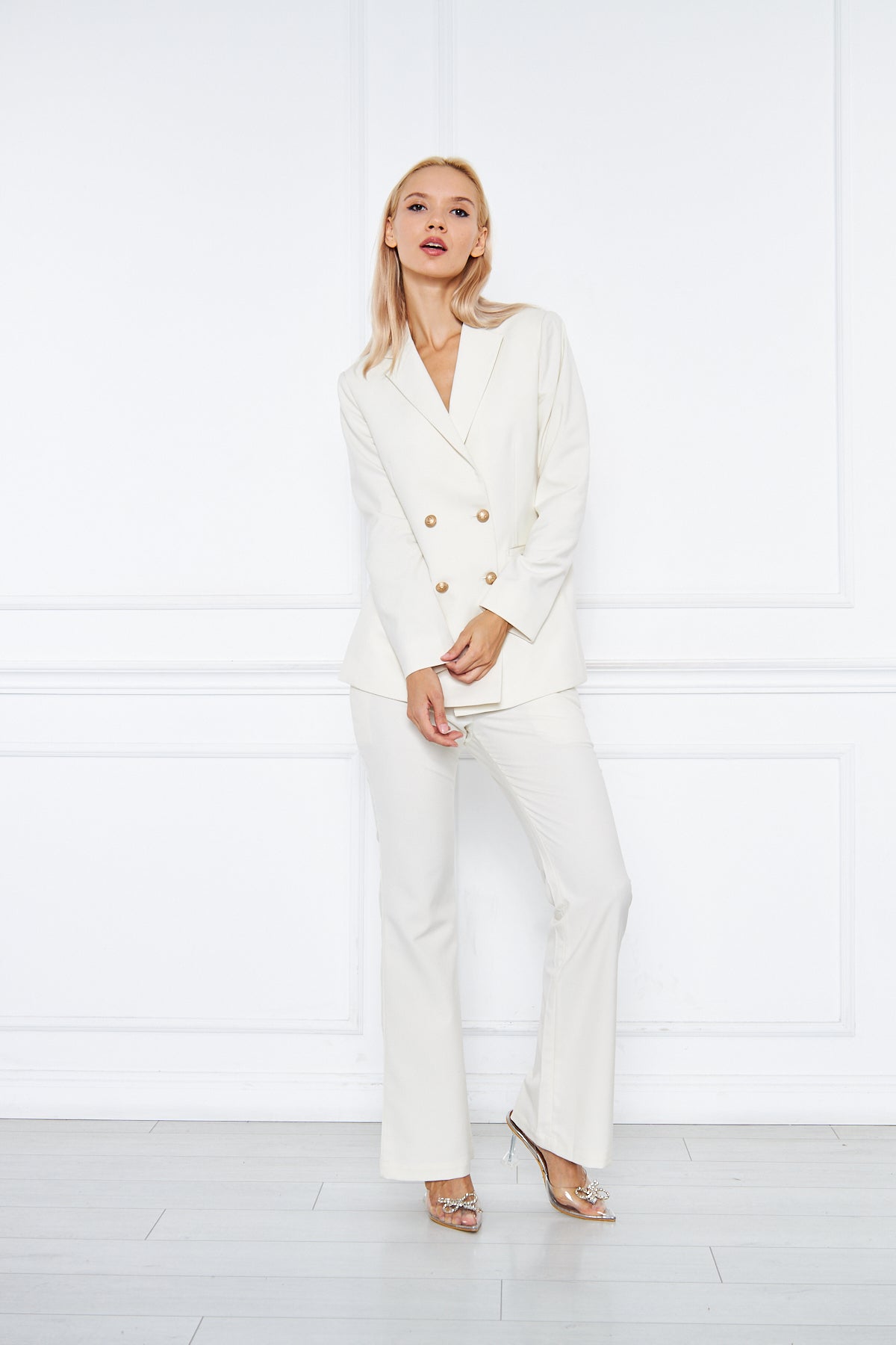 Liv White Suit